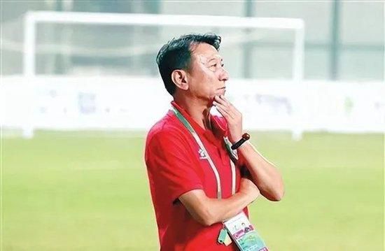 男女在床上运动